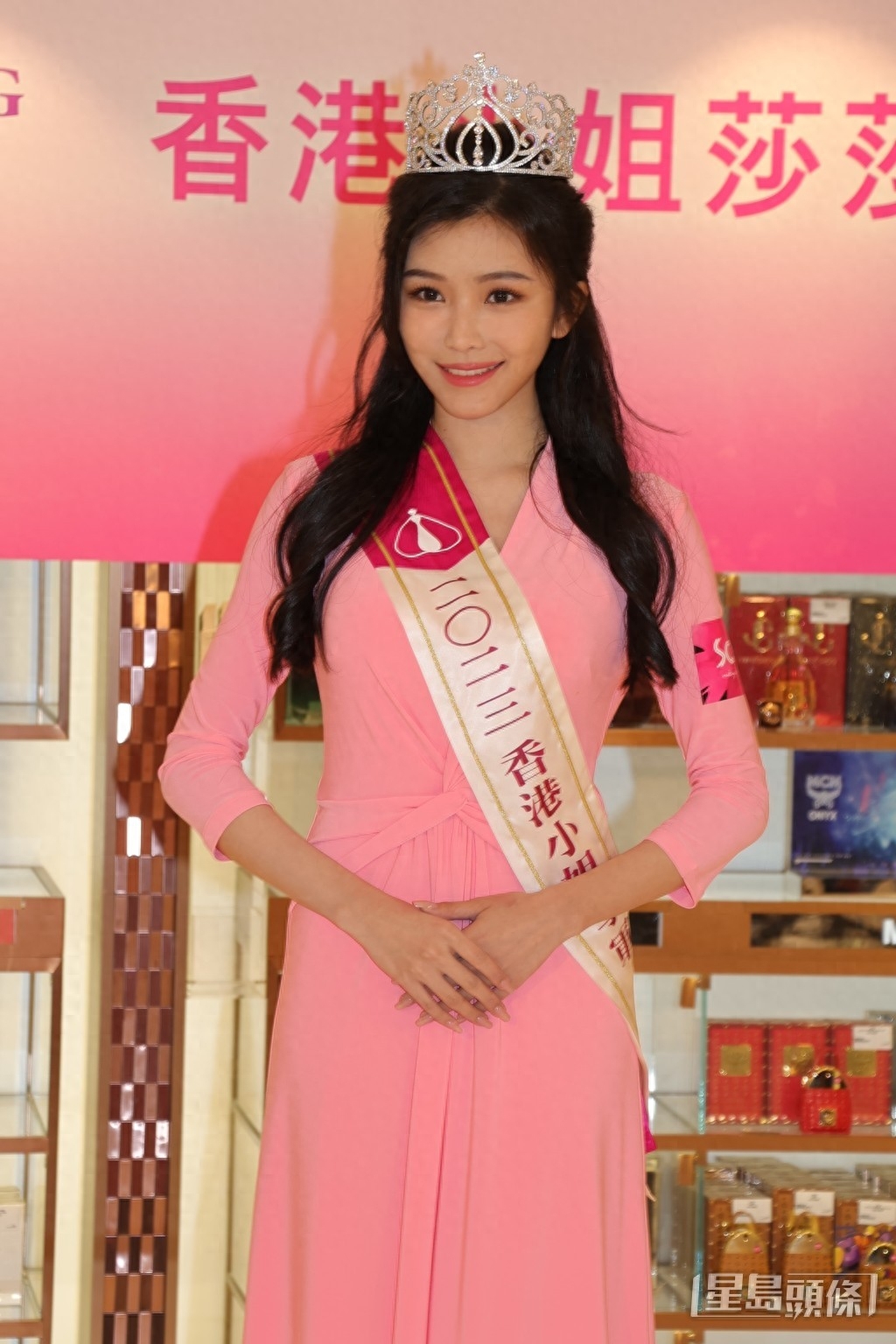 港姐季军散发魅力,拒绝采访引关注