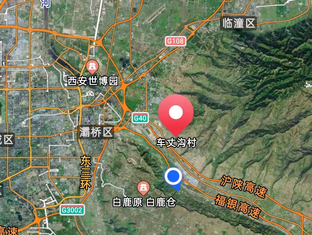 车丈沟村在洪庆山下的"铜人原"坡脚,背倚铜人原,面向灞河,刚好处在