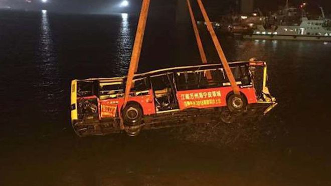 重庆711公交车事件:政府取消"7"字头公车,牵出七星岗灵异事件