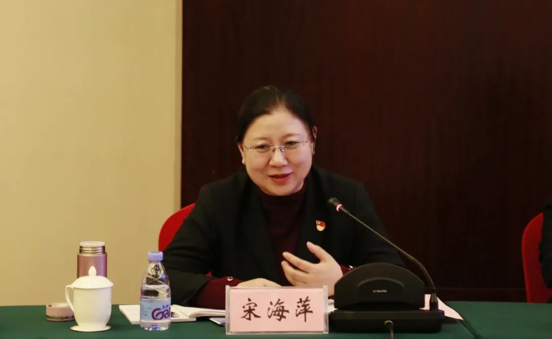 河南省高院宋海萍副院长到信阳听取代表委员意见建议