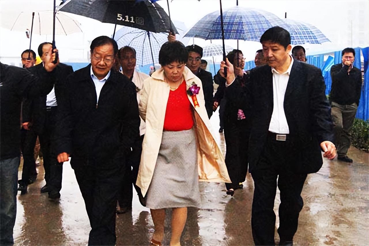 纪实:张双娥:在京沪等地拥有36套房产,最终下场自食恶果