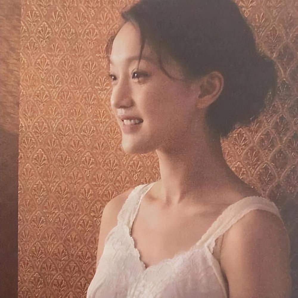 周迅:18岁时做"人体模特",为艺术献身,一幅油画卖184万