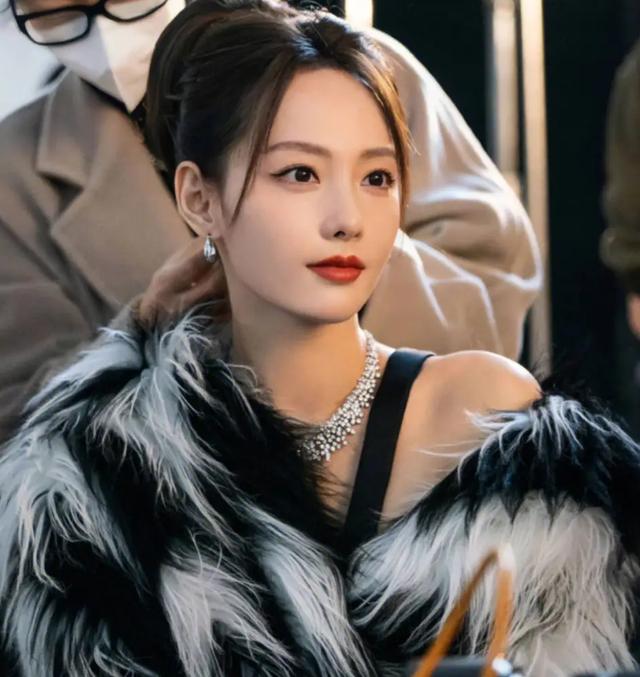 连生两子,都等不来一场婚礼的张嘉倪,值得可怜吗?