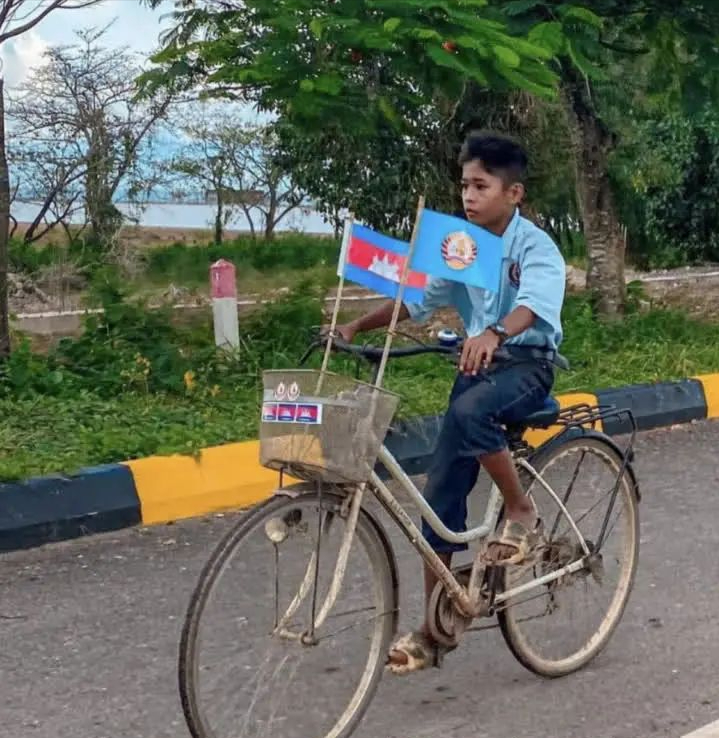 柬埔寨小男孩火爆全网!网友:少年强,则国强!