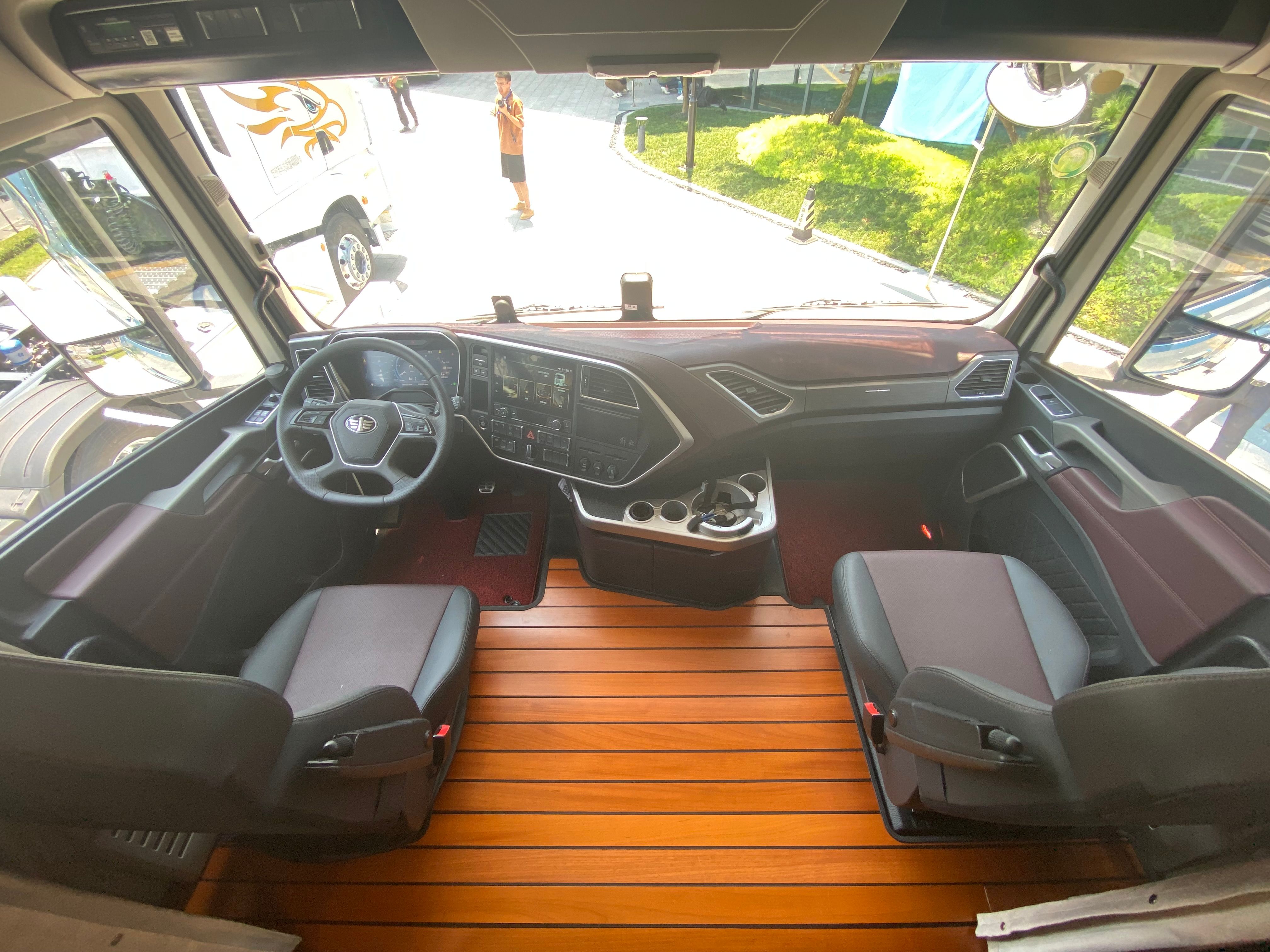 独立卫浴 小厨房 双人床 解放鹰途生活舱全都有