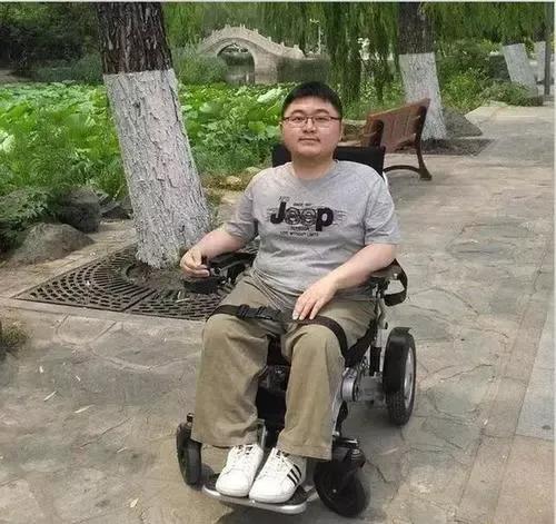 回顾妈妈背罕见病儿子读到清华博士只要你想读我背你一辈子