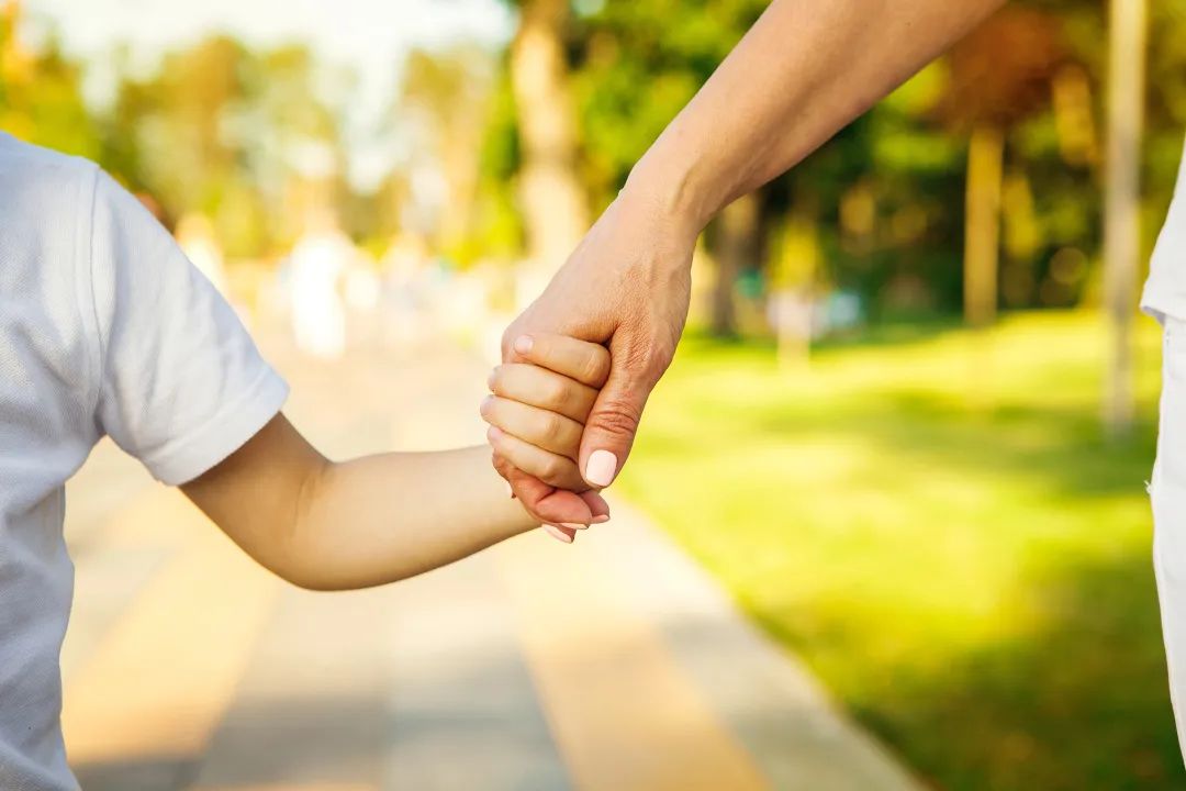 孩子抑郁了,如何让孩子接纳自己的建议?父母按照这五步去做吧