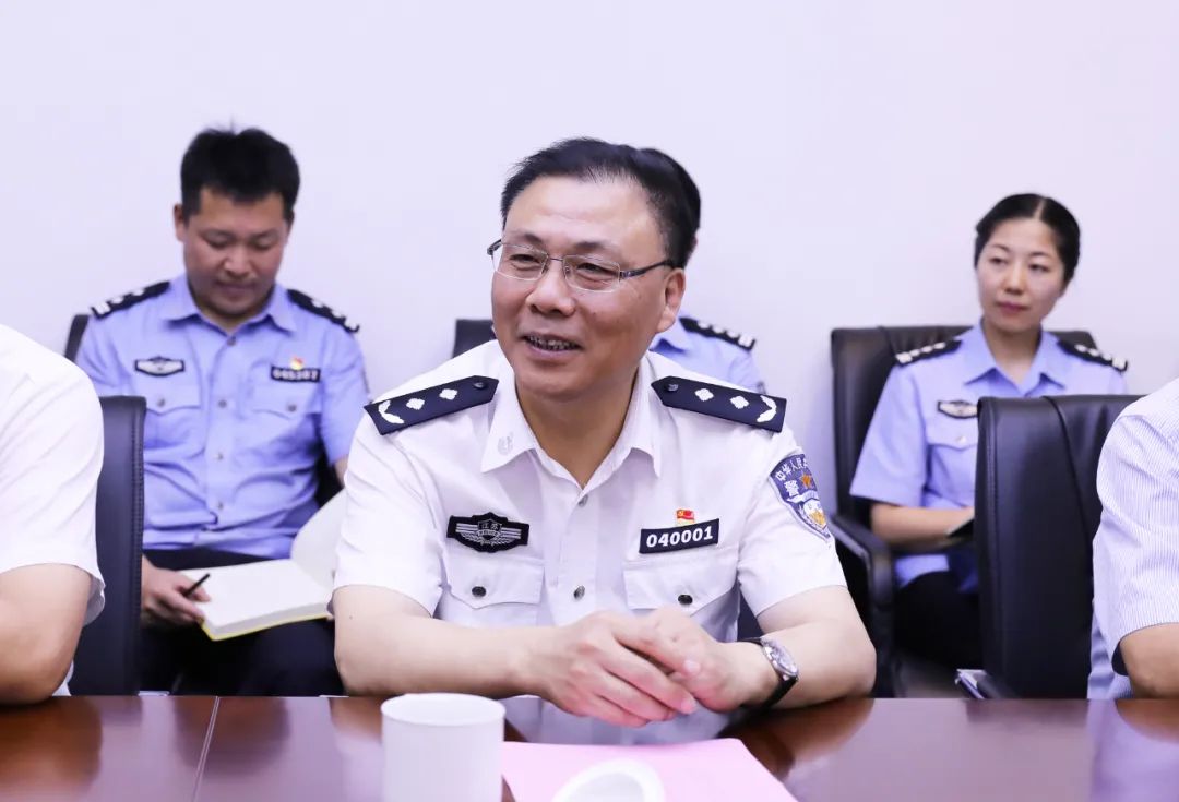 确保苏州社会大局持续安全稳定 黄爱军开展国庆假期安保检查慰问