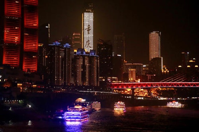 袖珍姑娘梁小小:出生时重2.1千克,身长33厘米,3岁时停止生长