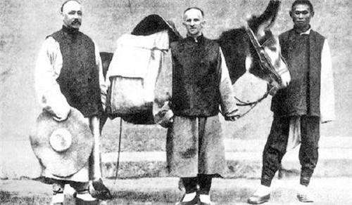 清末"弃婴塔"有多恐怖?刚出生就被父母送入塔中,让其自生自灭