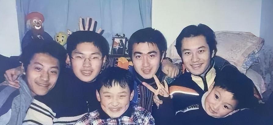 毕业27年后,黄晓明和陈坤的人生,就像是一场马拉松比赛