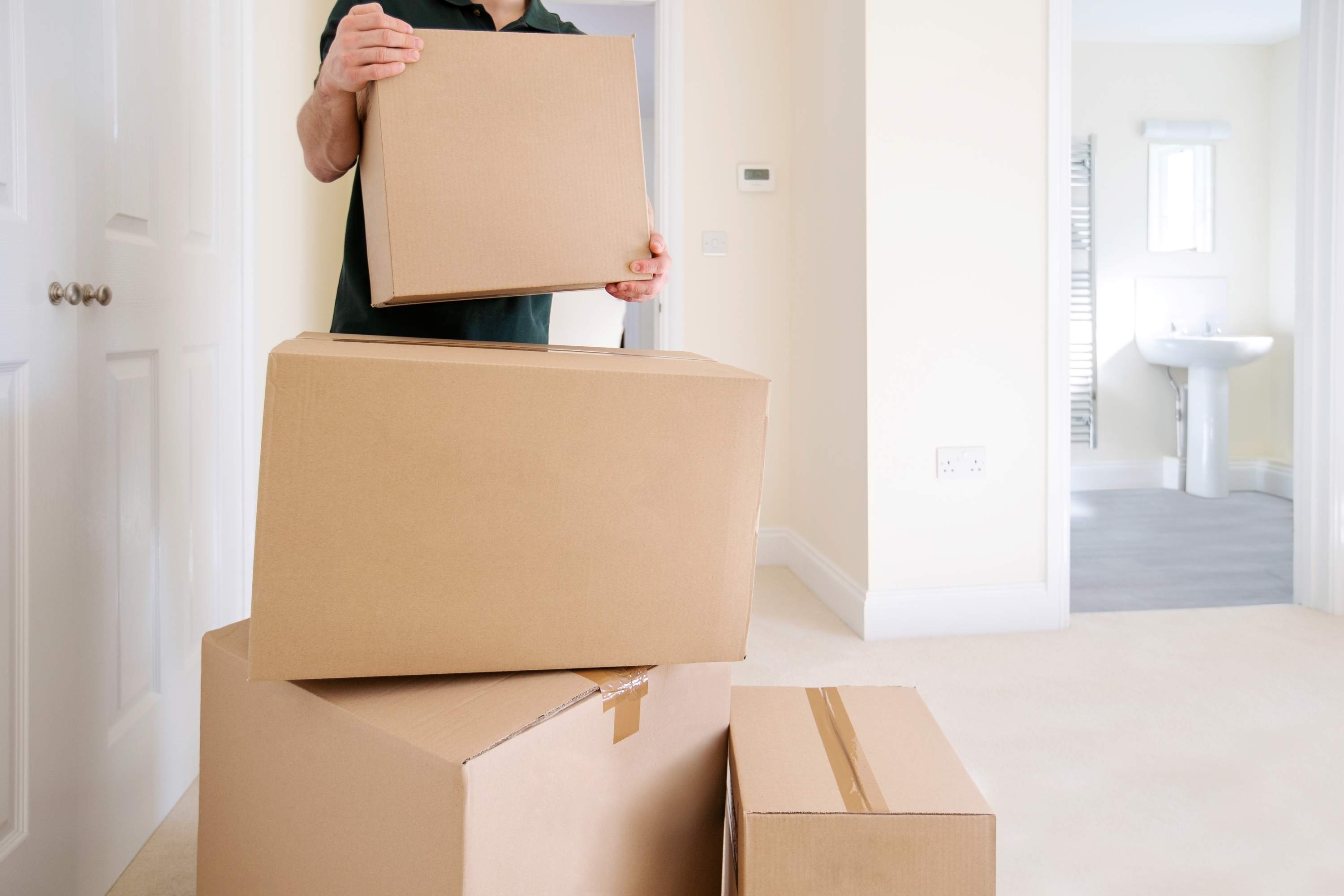 专宰老人和年轻女性,冒牌搬家团伙坐地起价获刑