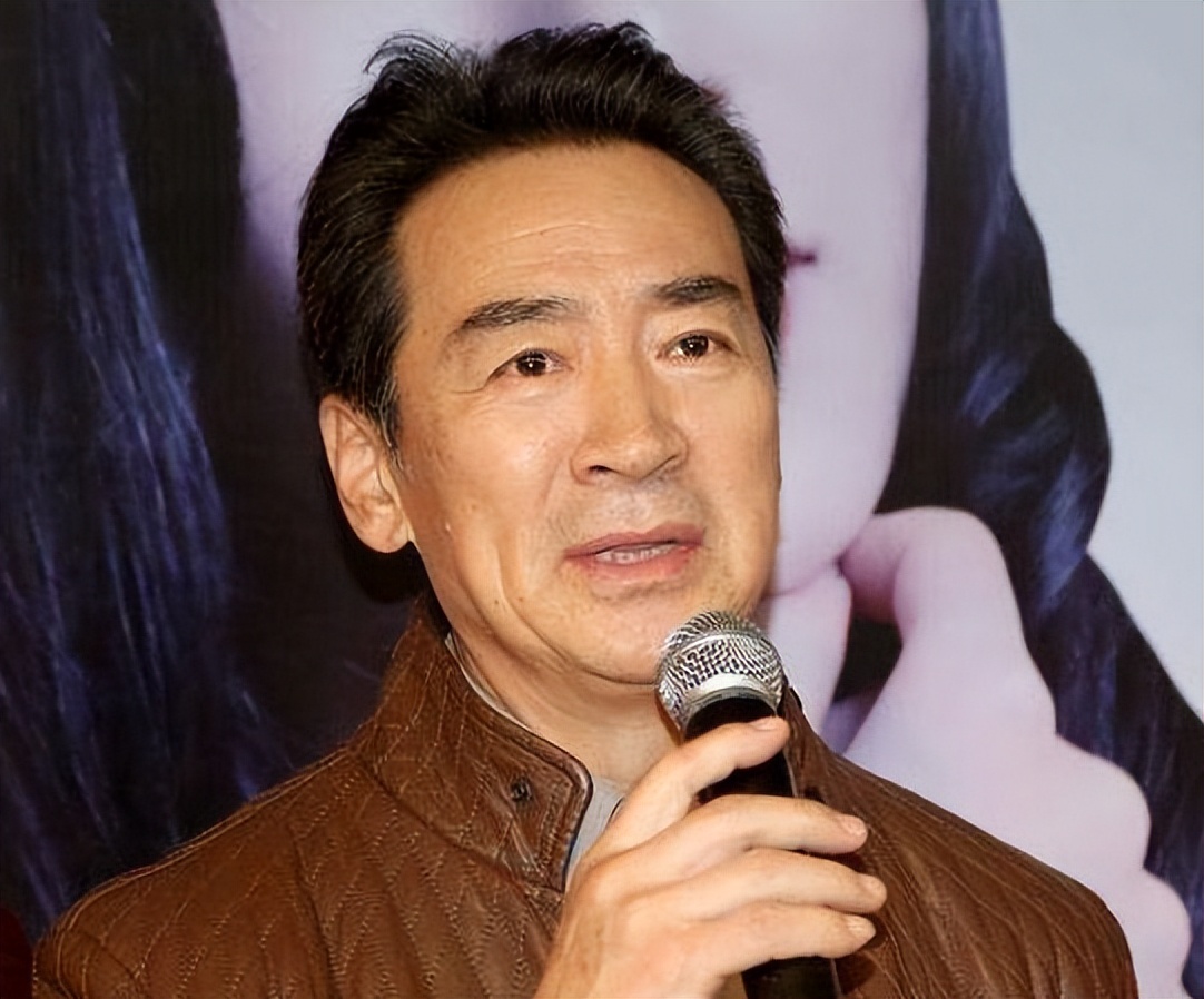 寇振海15岁儿子中考结果出炉!高中直接上实验班,长得像68岁老爸