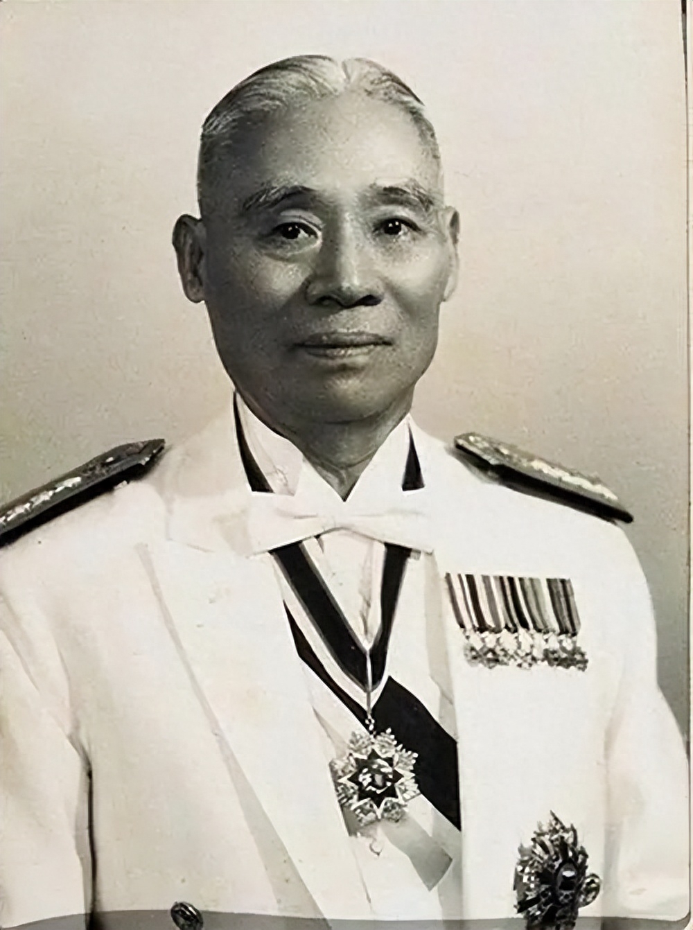 1949年,青帮被清算,听到一名字,陈老总挥手打断:这人不能动!