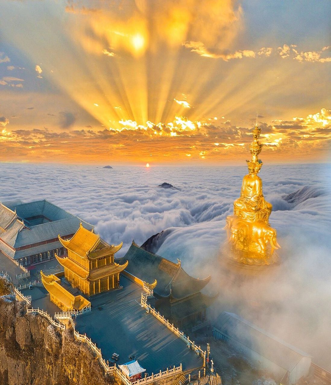 中国四大佛教名山 中国佛教四大名山分别是安徽九华山,山西五躺山