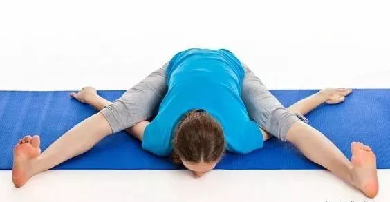 这几种瑜伽体式很常见,可以帮助我们完善身体曲线,很有效果