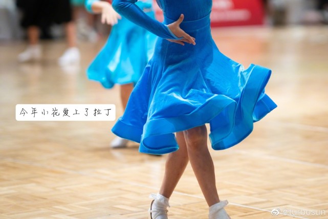 邓超无敌拉丁舞蹈（邓超神级舞蹈完备
版）《邓超辣舞》
