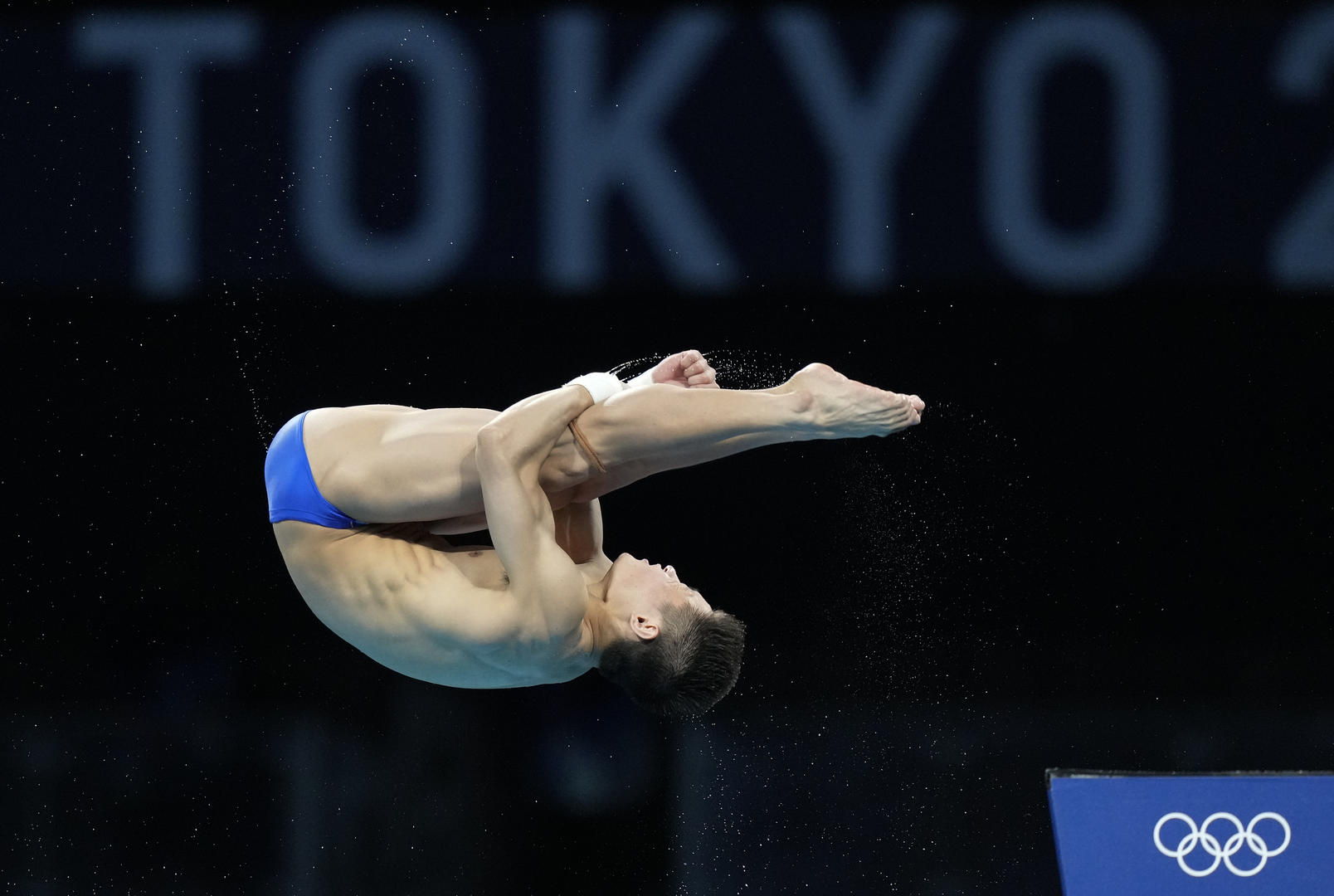 杨健在决赛后的拒绝拥抱队友,实属人之常情无可厚非