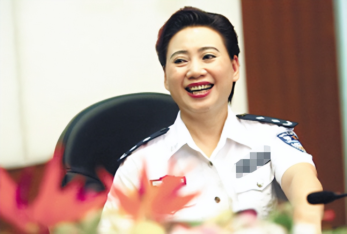 纪实:色虎局长文强睡12名女明星,霸占警花十年,家中藏千万现金