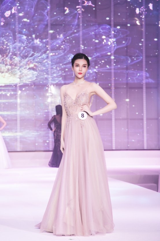 文洁铃荣获2021全球中华小姐大赛中国澳门总冠军