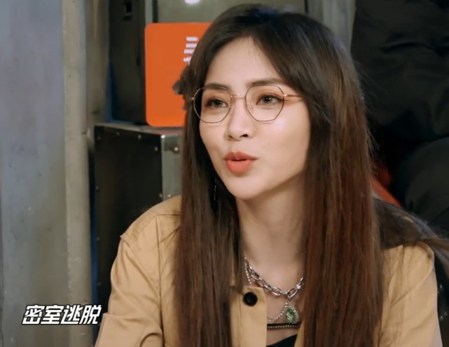 徐艺洋谢可寅玩密室被关滤镜,看到颜值对比,难怪直男都爱甜妹