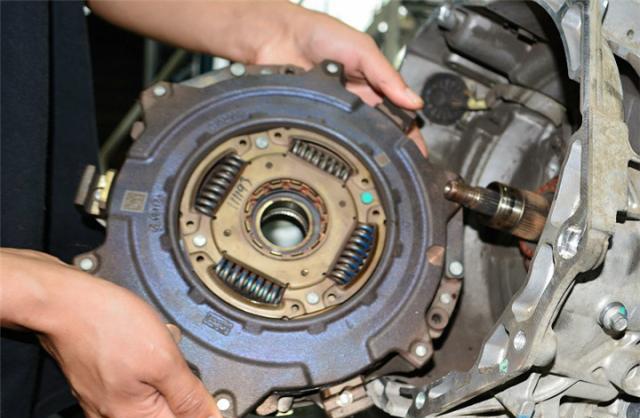 荣威rx5变速箱哪里容易坏,解读常见变速箱故障的维修办法