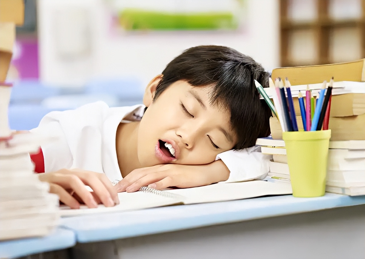 孩子边学习边听音乐,会影响学习吗?北大教授魏坤琳:学习效率低