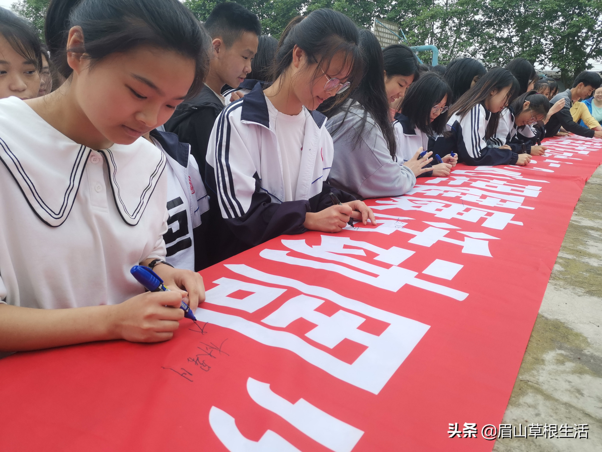 仁壽龍正中學(xué)怎么樣?心理健康活動周啟動(圖1) 仁壽龍正中學(xué)怎么樣?心理健康活動周啟動(圖1)