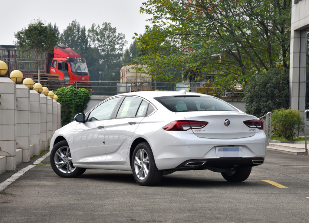 20万左右适合年轻人的代步车,君威和凯美瑞该怎么选