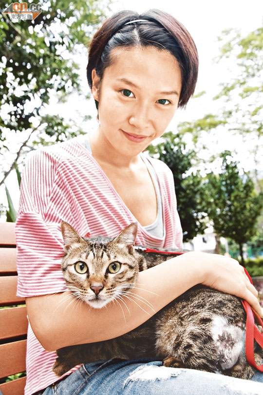 蒋祖曼:15岁拍电影,22岁当继母,养10只猫,人生境界与众不同