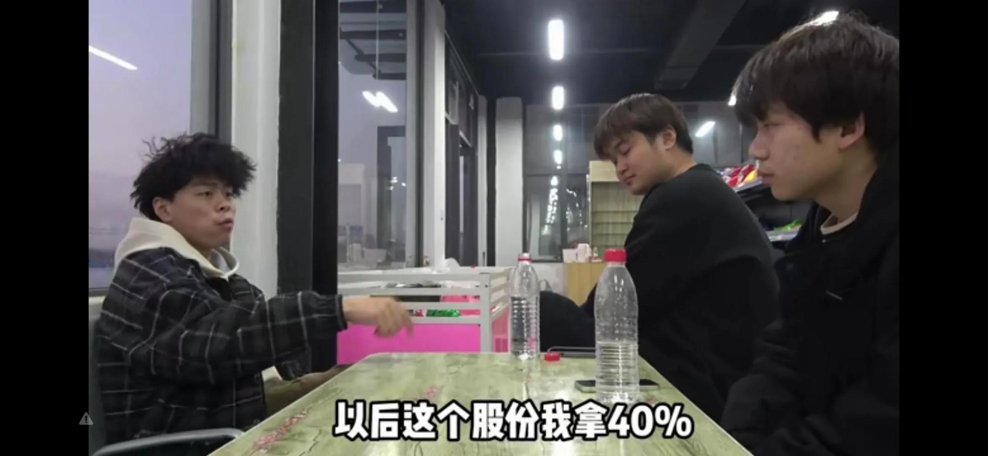 农村三人行最近是怎么了,从最开始的三个人变成了现在一个人
