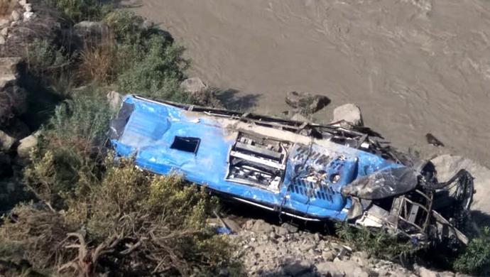 2人因涉嫌参与袭击达苏水电站通勤班车被逮捕,外交部:严惩肇事真凶!