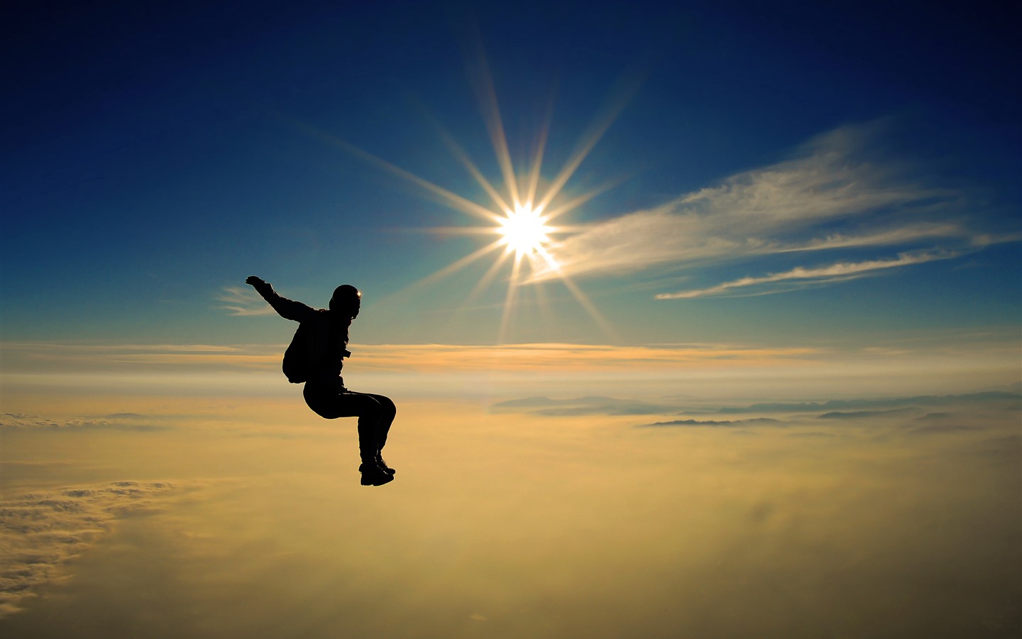 空难事故九死一生,可以给民航配备降落伞,增加逃生几率吗?