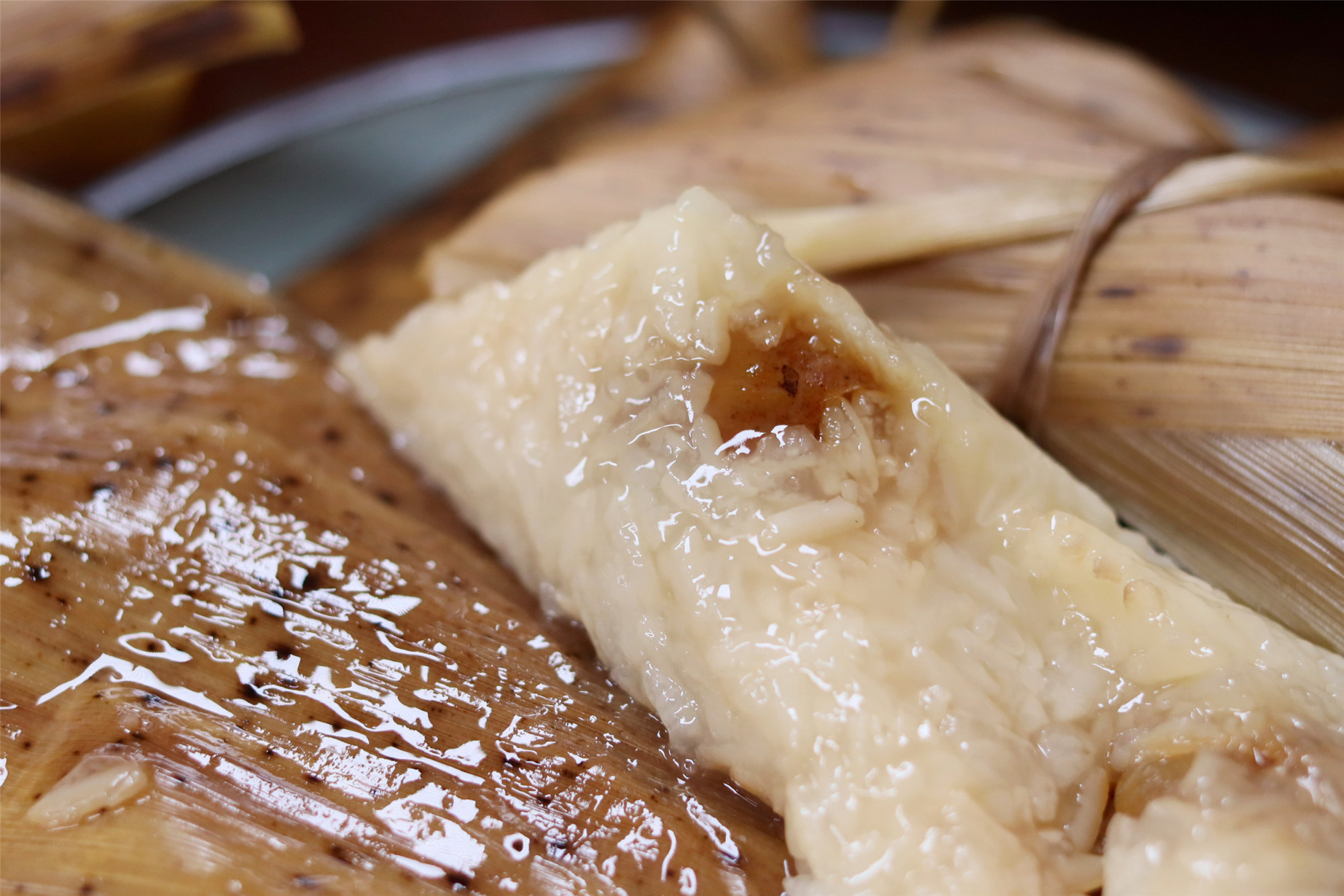 我给大家做演示的是北方的甜粽子,个头中等.