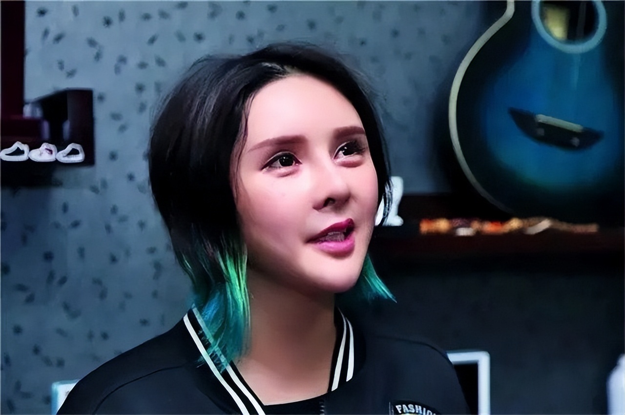 还记得"网红鼻祖"沉珂吗?如今褪去黑暗,变成阳光妈妈