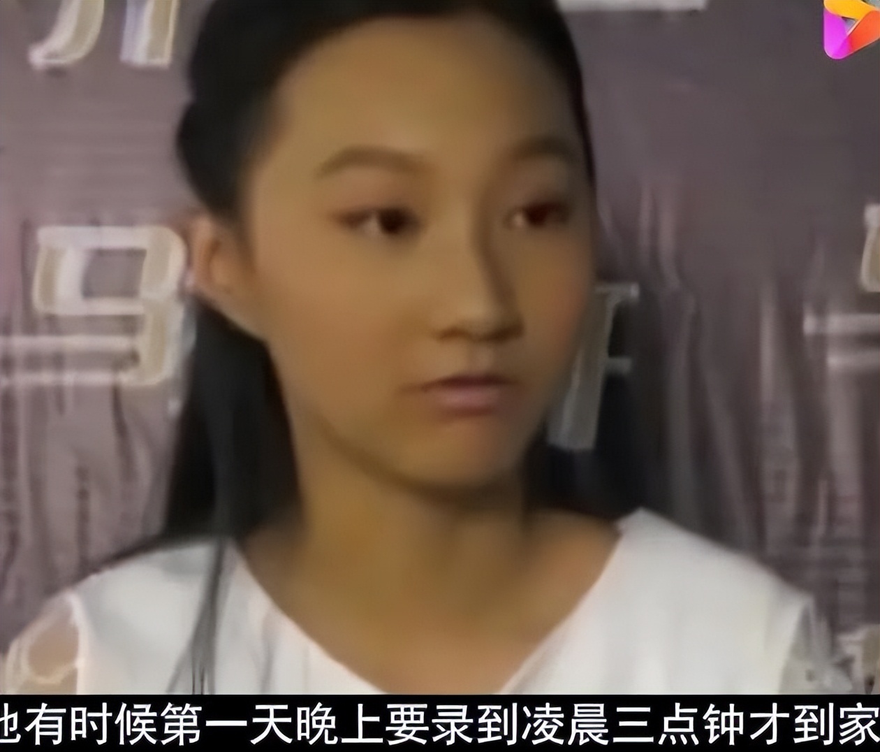 她是云飞前妻,老公星光大道成名后与她离婚,如今独自带女儿生活