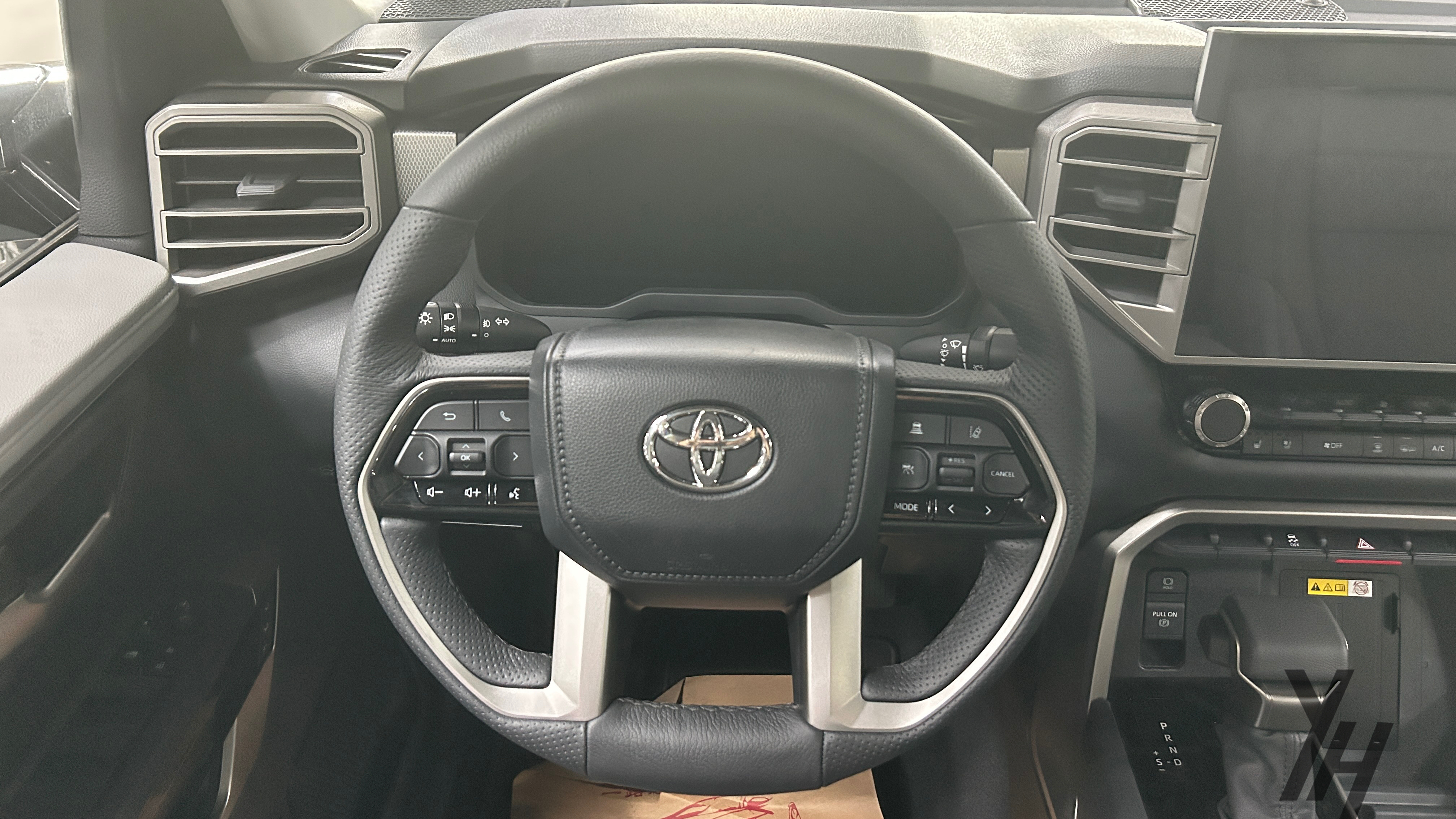 郭敬明坐上恐高,姚明坐上只需稍稍哈腰,还真是短腿"终结者"