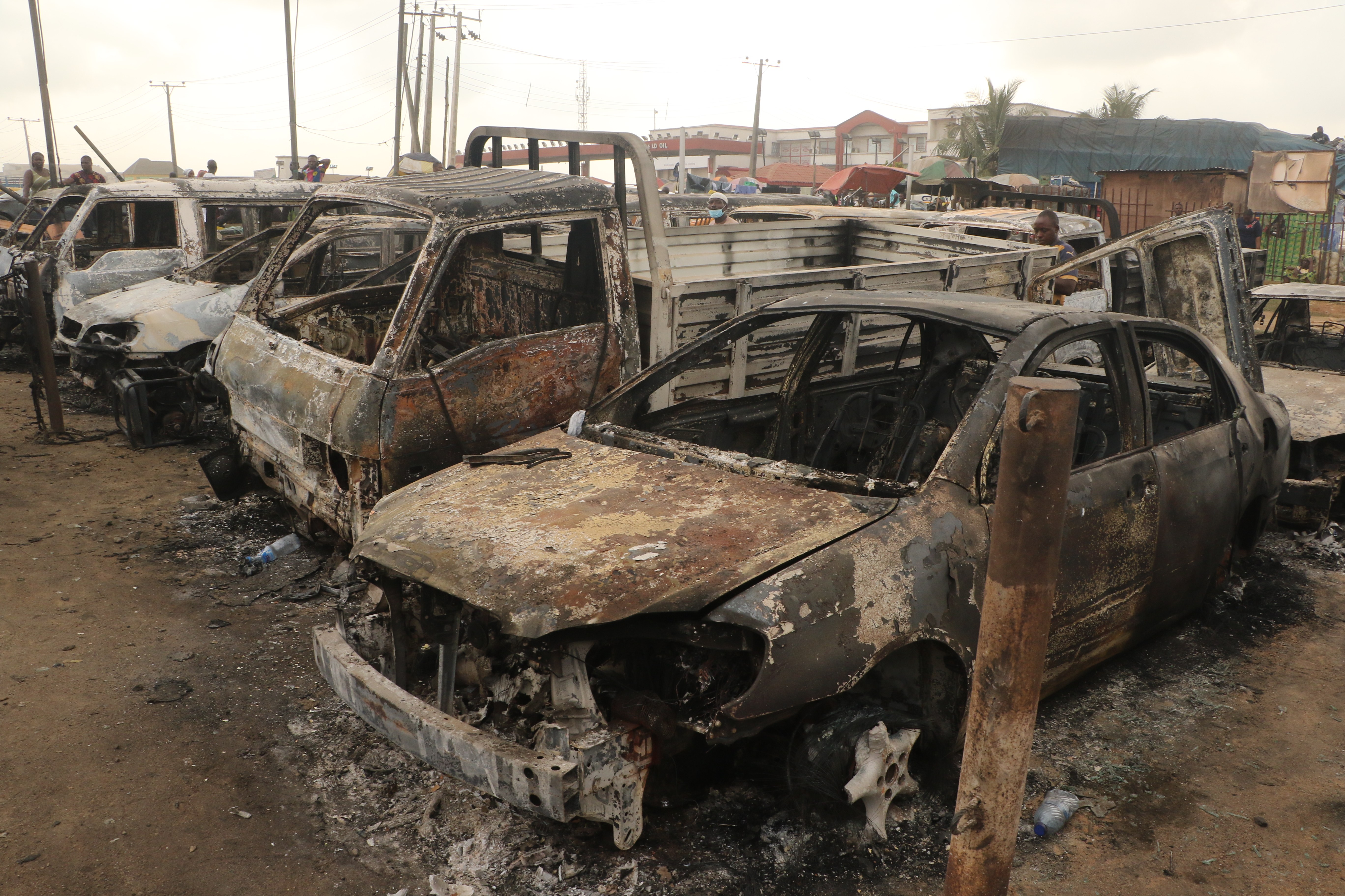 尼日利亚西南部油罐车爆炸2人死亡(3)