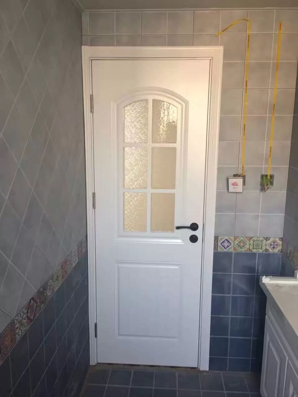 美观又防潮的卫生间门设计装修效果图