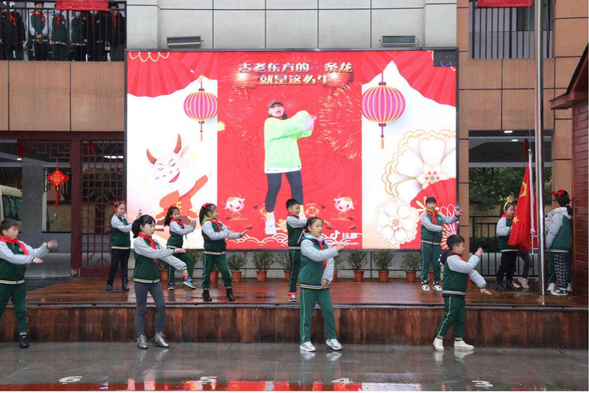 又到一年开学季,武汉市街道口小学,小"牛"娃们开学啦