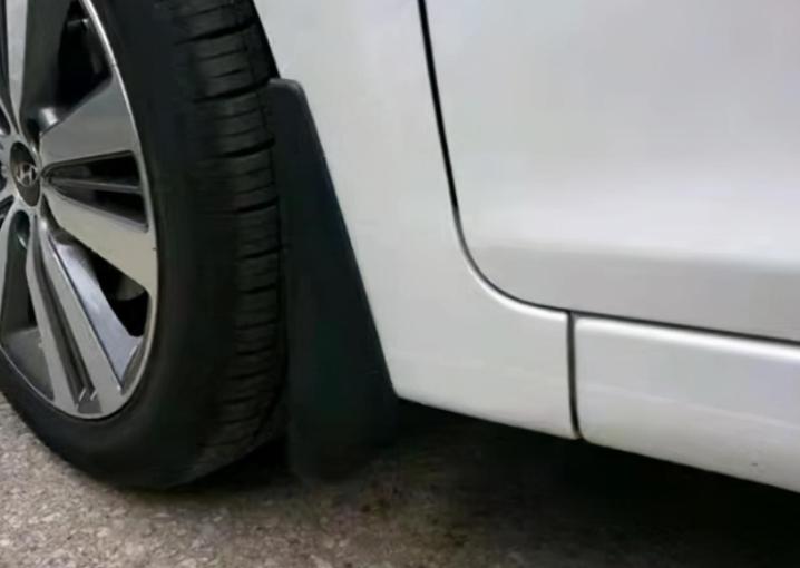 汽车轮胎上面的弧形护板叫什么?