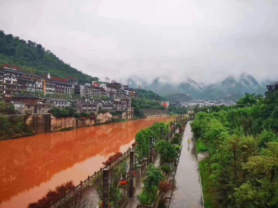 贵州赤水河,一条会酿酒的河:为什么很多酒厂都集中在赤水河两岸