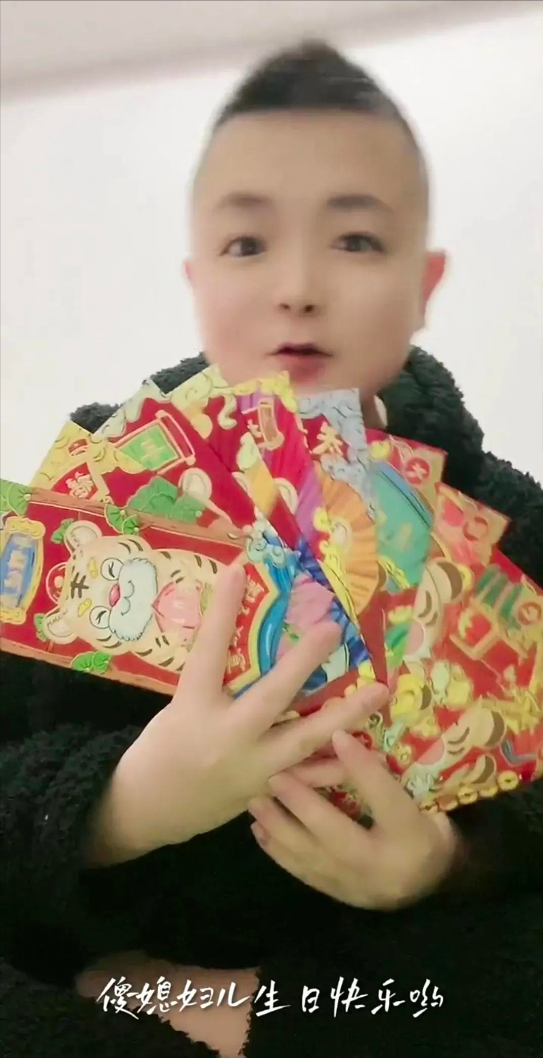 "最美袖珍女孩"甜甜,身高1米3嫁1米5老公,她的爱情让人羡慕