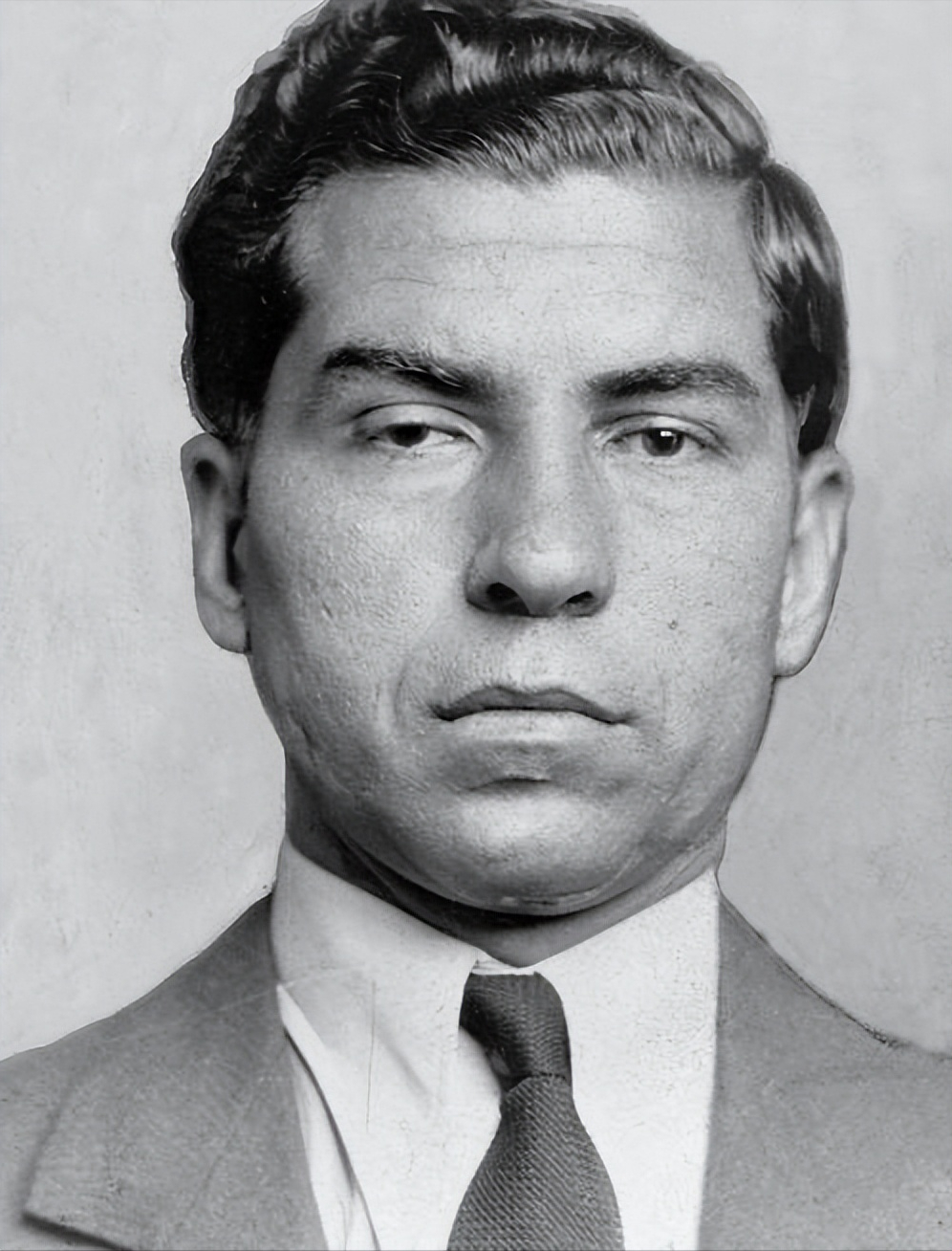 黑手党教父卢西安诺,美国现代有组织犯罪之父,美军也请他帮忙