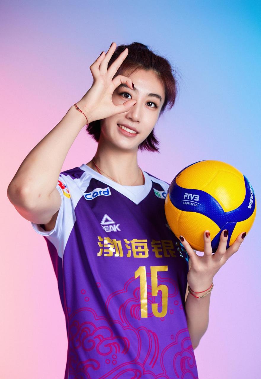 女排运动员王媛媛:母爱的力量让她勇敢面对挑战  王媛媛,一位来自甘肃