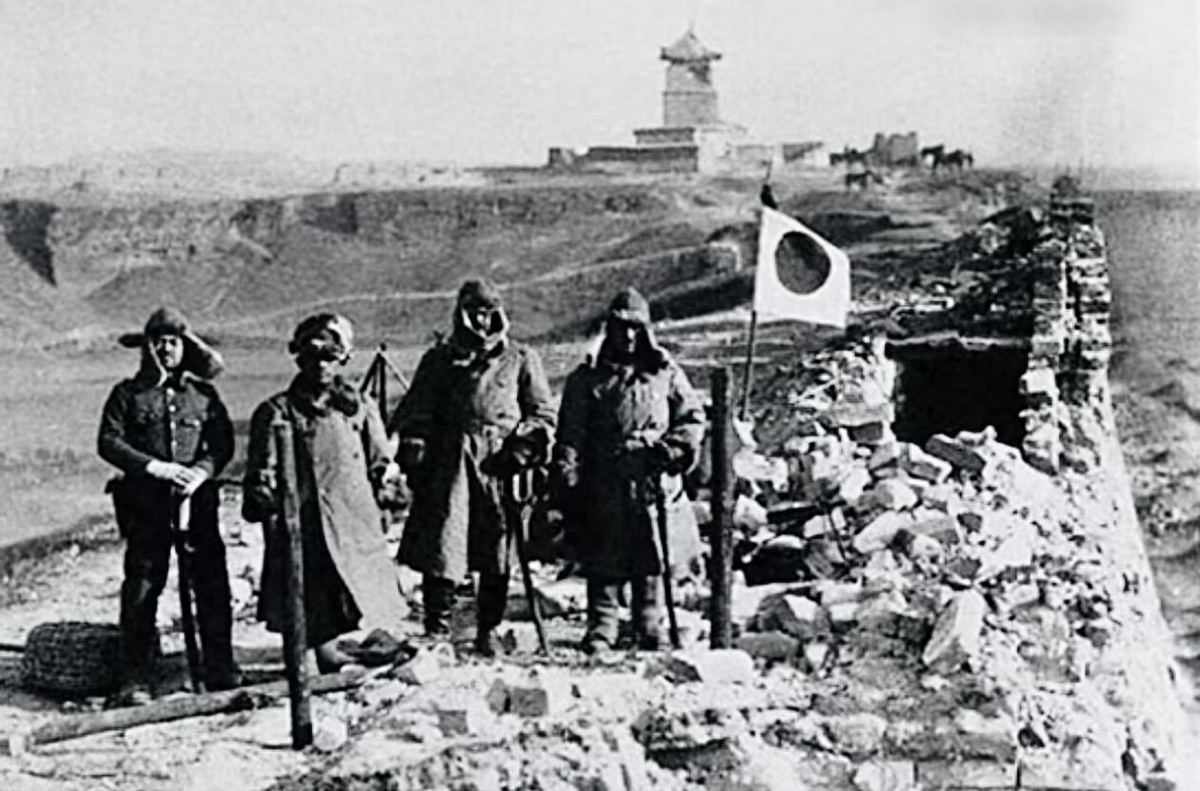 因为日本在占领中国东北及朝鲜半岛之后,日本信心大涨,随后有意夺取