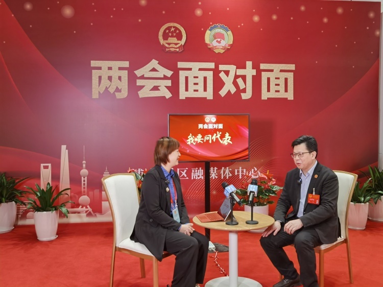 代表风采 | "上海工匠"徐美东走进"两会面对面" 现场回答网友提问
