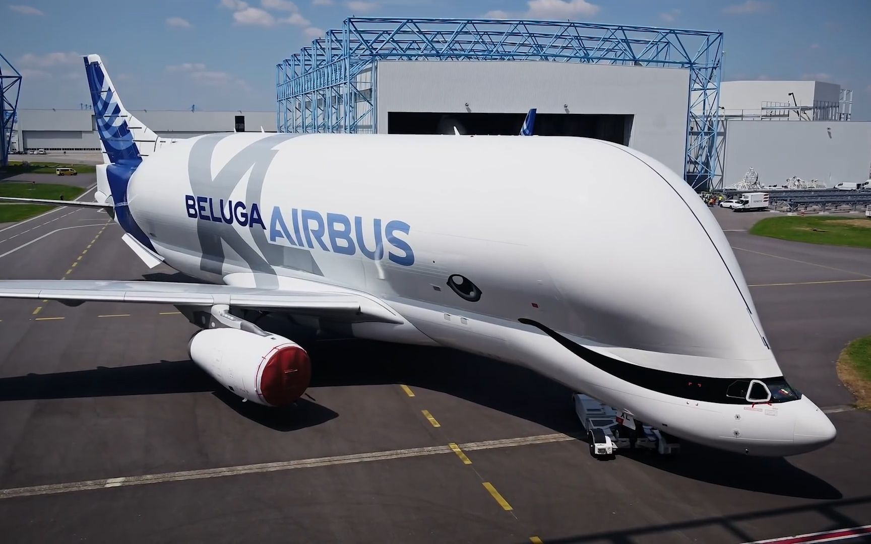 外形最独特的民用飞机——空客大白鲸运输机