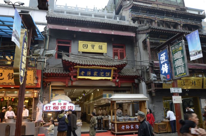 陕西回民街里的古建筑,屹立百年冷清少有人来,建筑精美古朴典雅