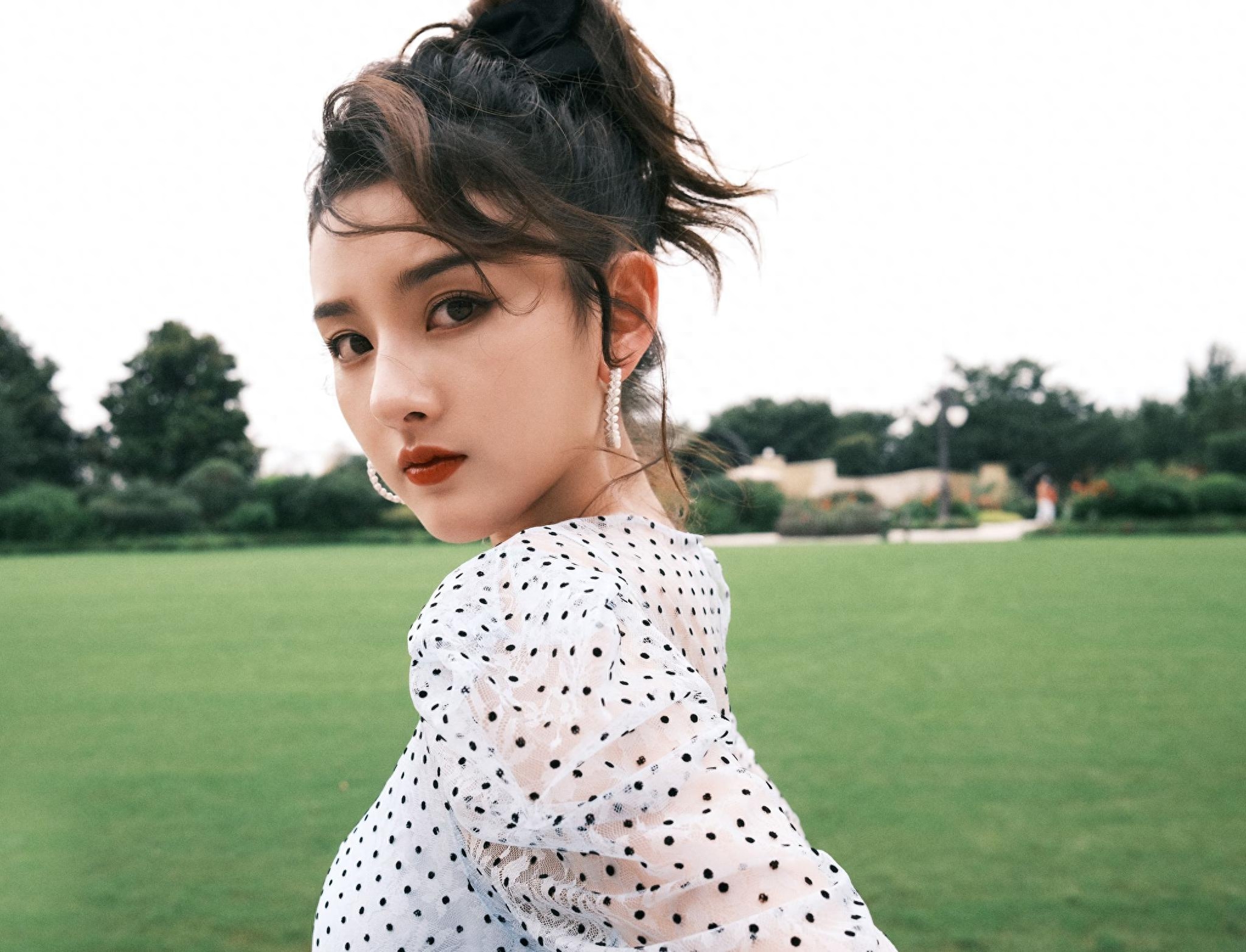 曝宋祖儿偷税漏税4500万，四部待播剧或受影响，迟迟不回应引热议
